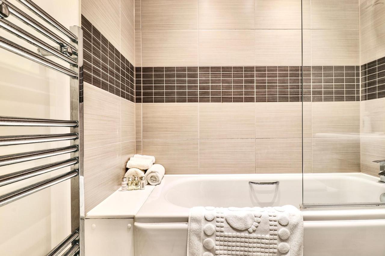 צ'למספורד Sapphire Serviced Apartment מראה חיצוני תמונה
