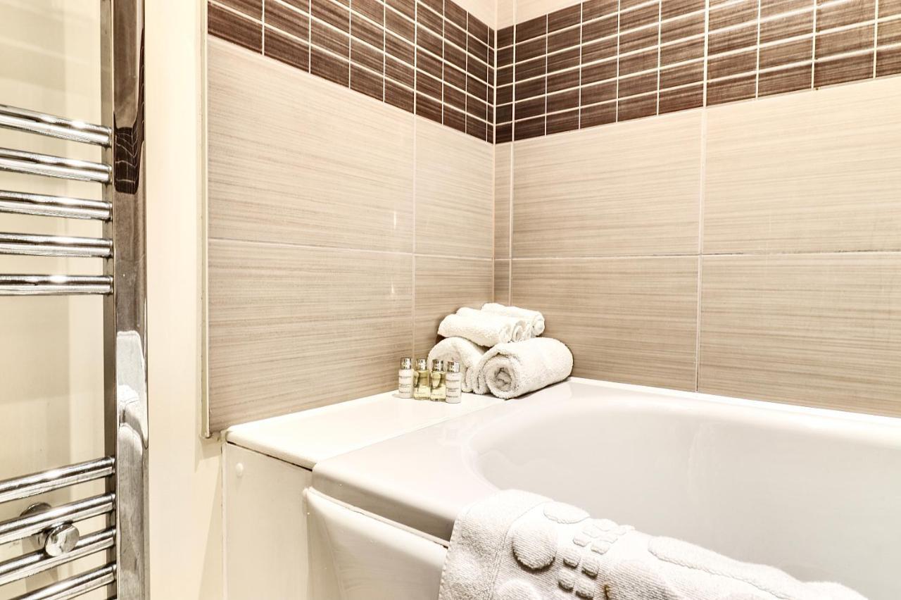 צ'למספורד Sapphire Serviced Apartment מראה חיצוני תמונה