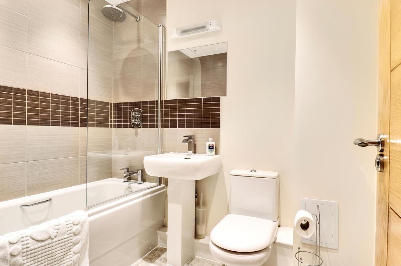 צ'למספורד Sapphire Serviced Apartment מראה חיצוני תמונה